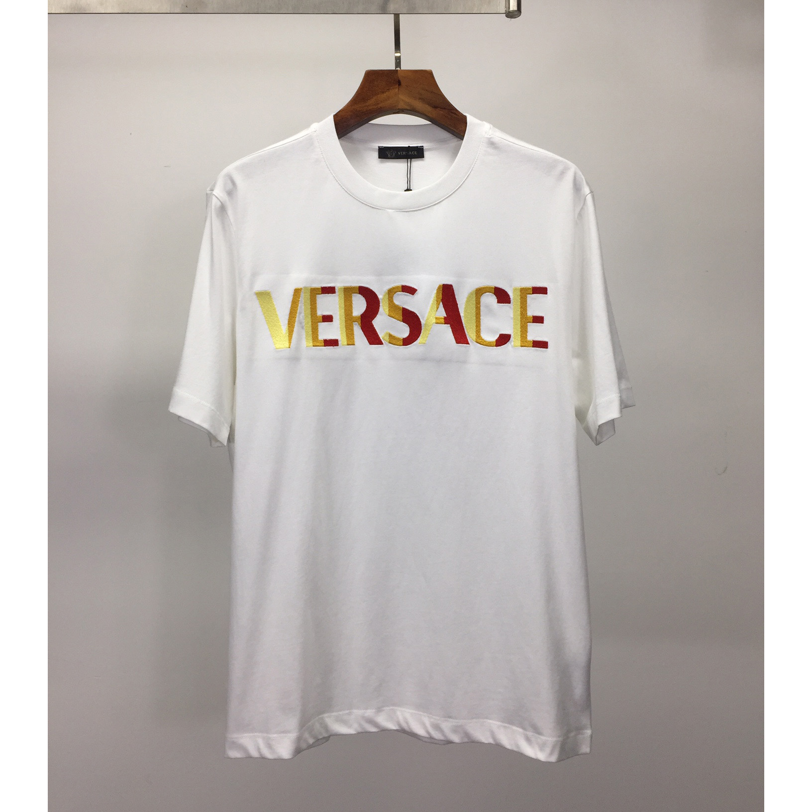 安い 偽物 Versace Cotton Logo Embroidered T-shirt In White t